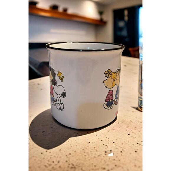 PEANUTS MUG. Snoopy and The Peanuts Gang 21 oz mug - Picture 3 of 6